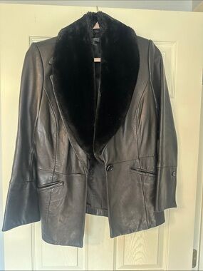Gorgeous black leather jacket with fur collar
